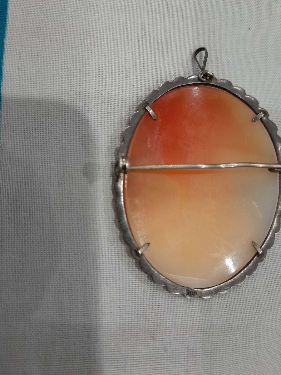 Cameo Marcasite Shell Brooch Silver