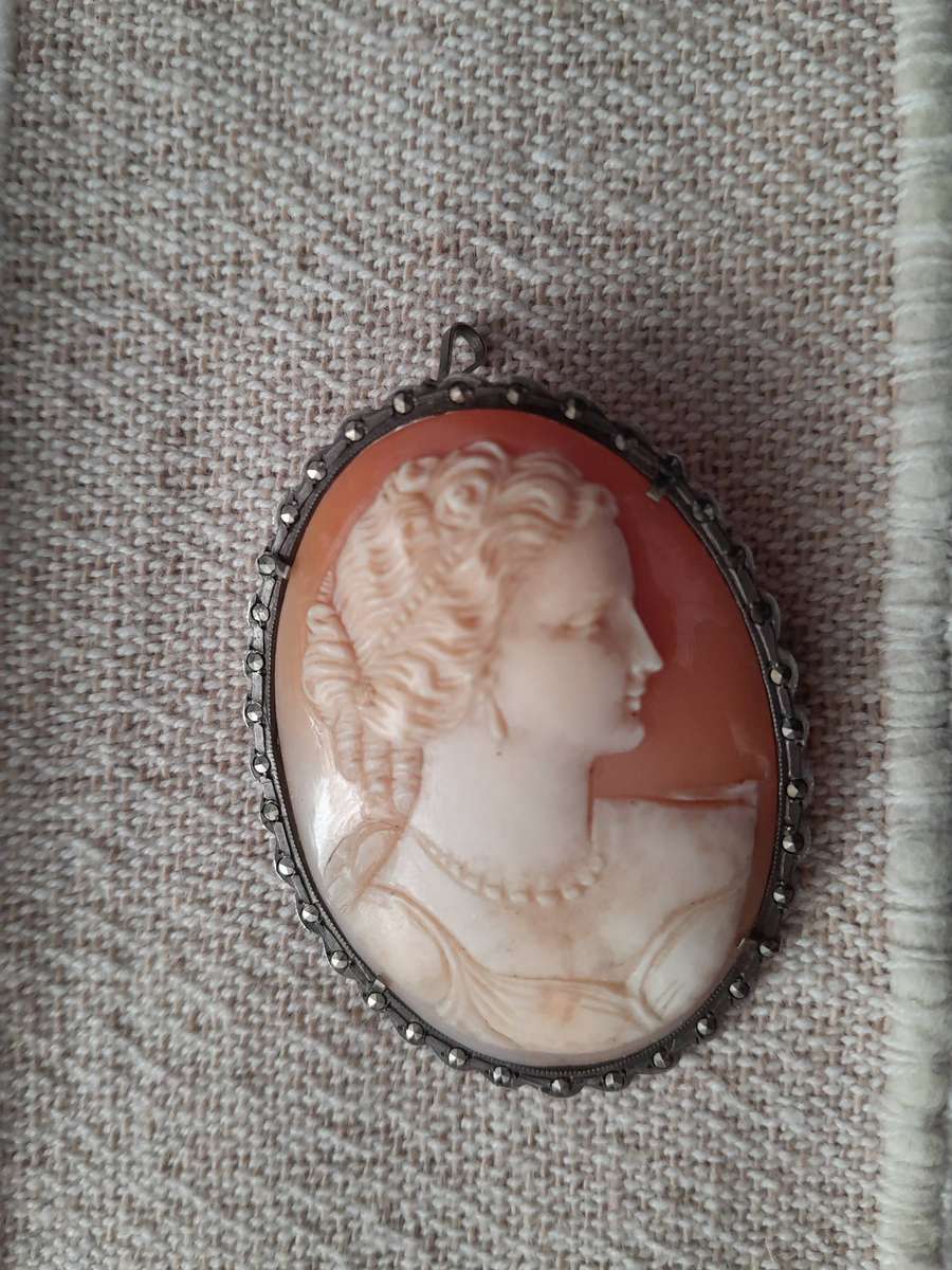 Cameo Marcasite Shell Brooch Silver