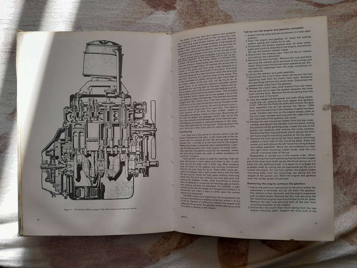 Morris Minor workshop manual /car books