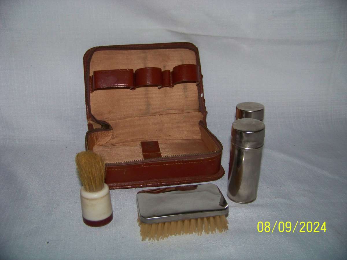 Antique Travelers Grooming Kit