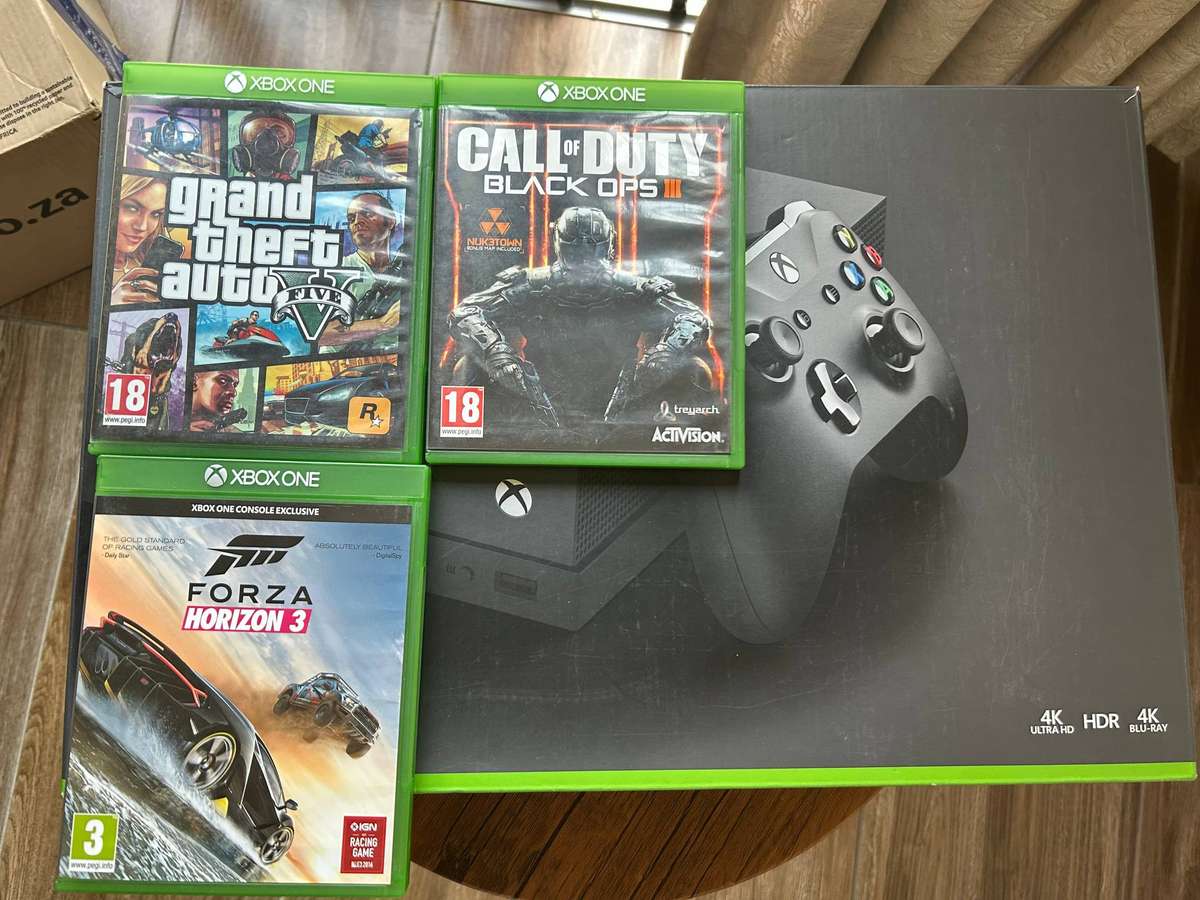 Xbox One X 1TB + controller + 3 Games