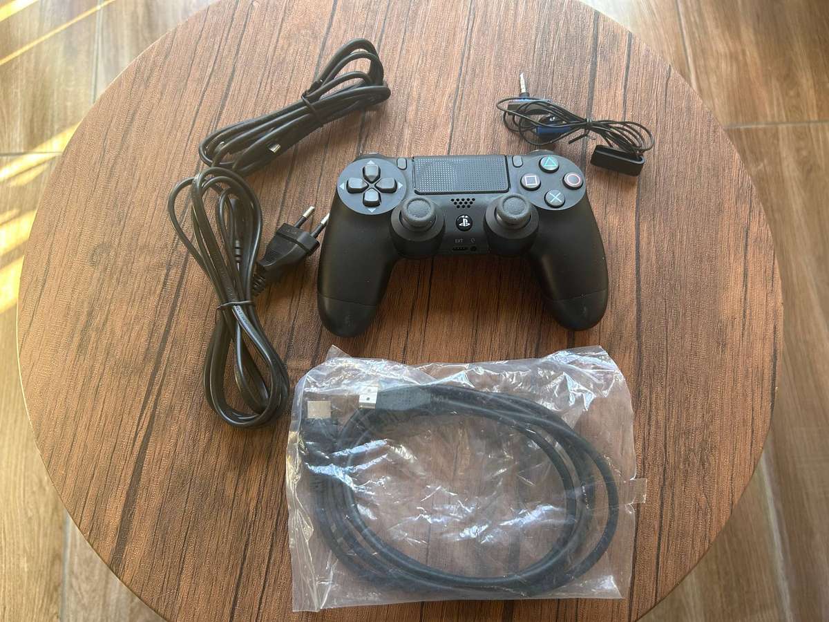 Sony PS4 Slim 500GB + 1 Controller (Boxed with Orignal box)