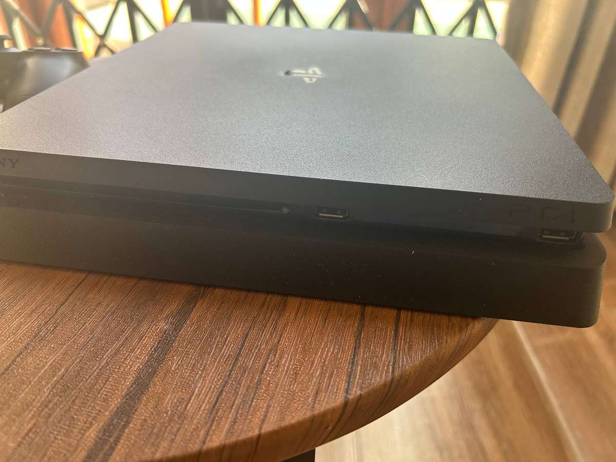 Sony PS4 Slim 500GB + 1 Controller (Boxed with Orignal box)