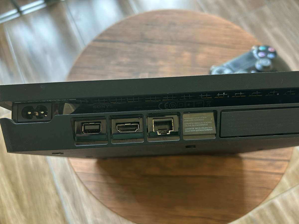 Sony PS4 Slim 500GB + 1 Controller