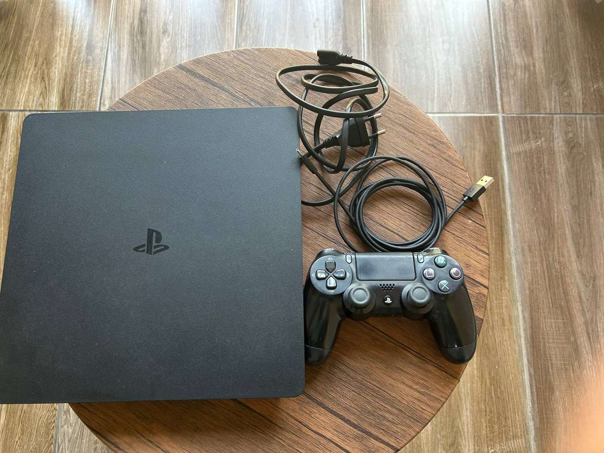 Sony PS4 Slim 500GB + 1 Controller