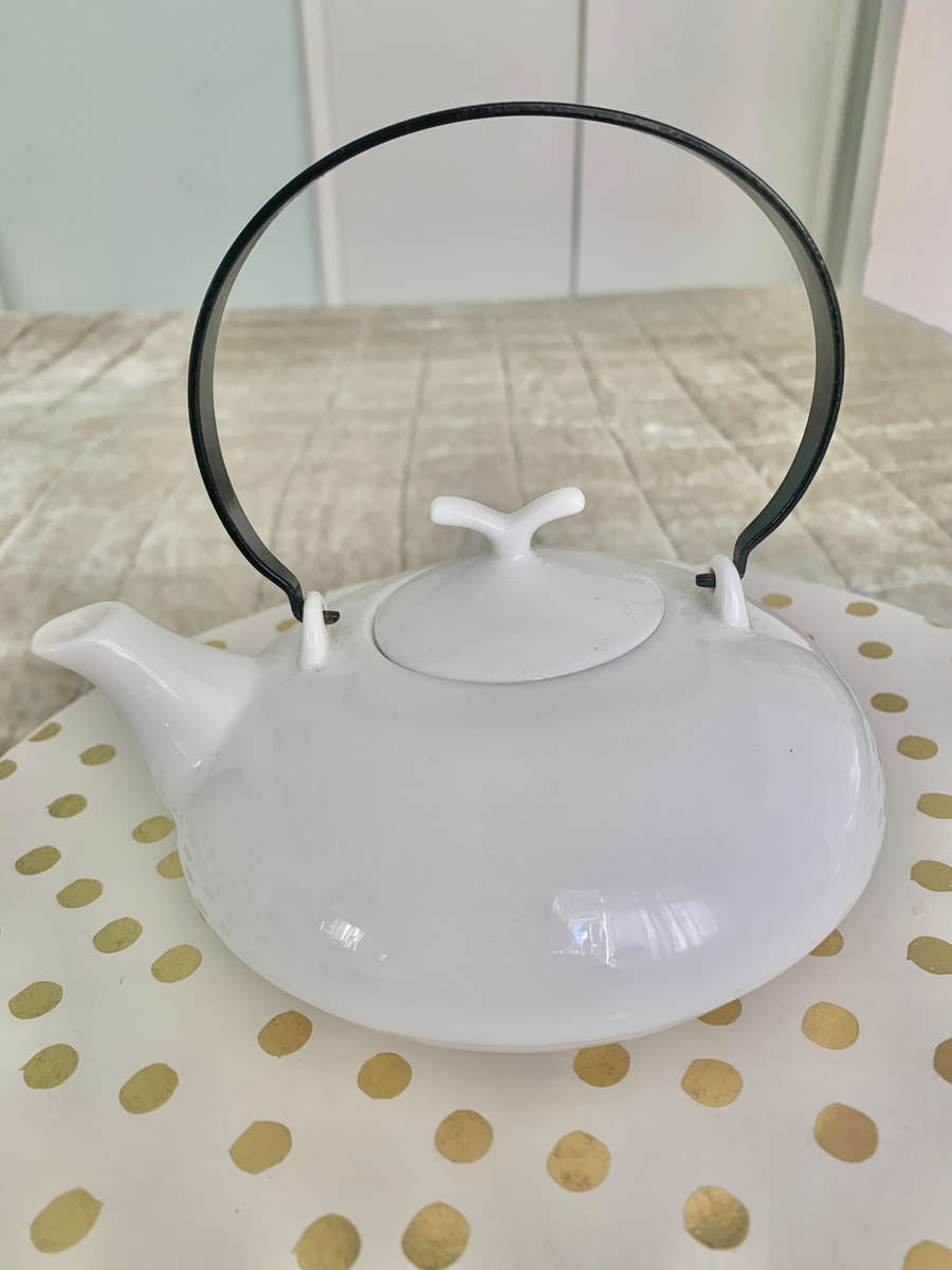 Tea pot for one