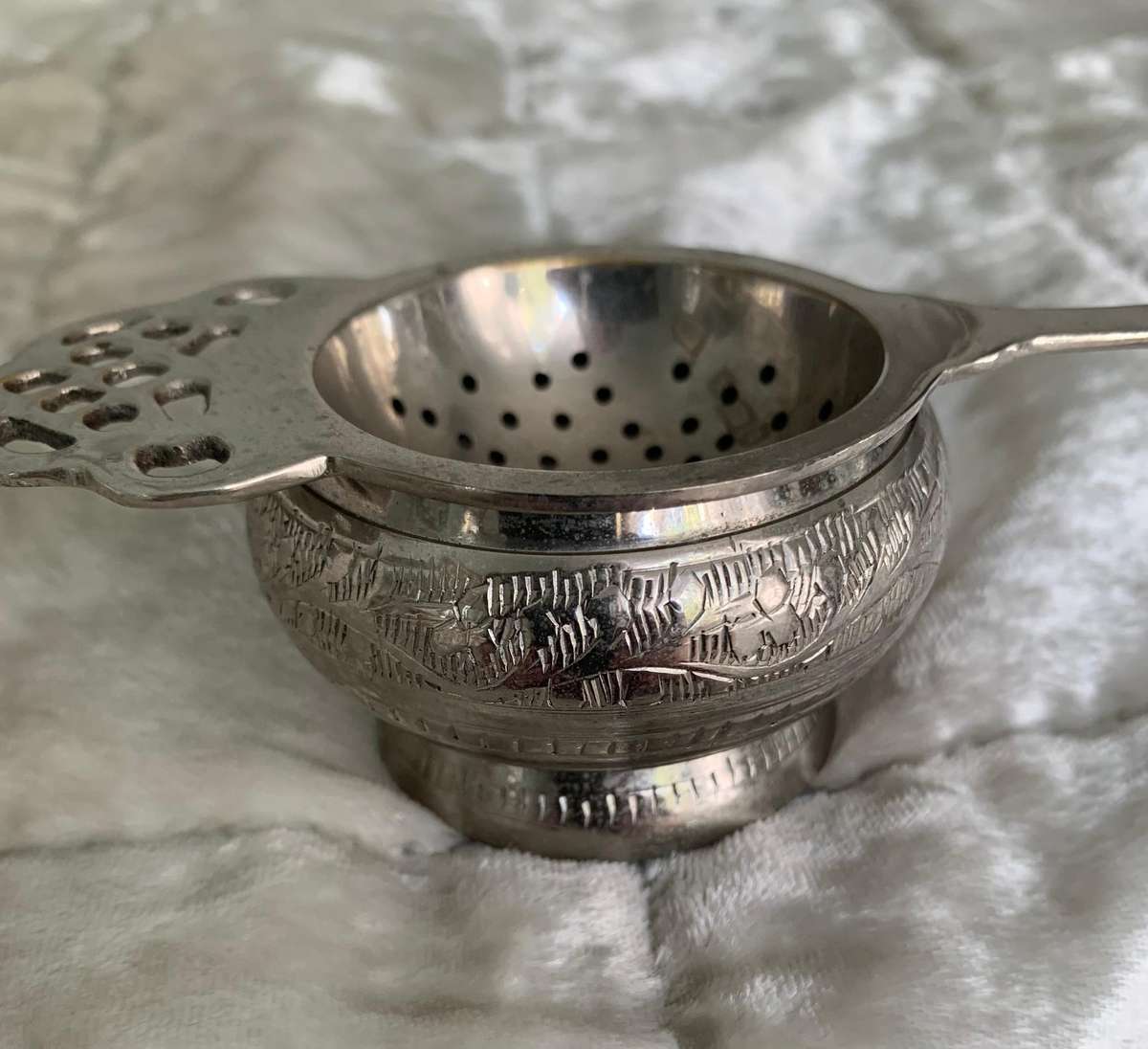 Tea Strainer with base