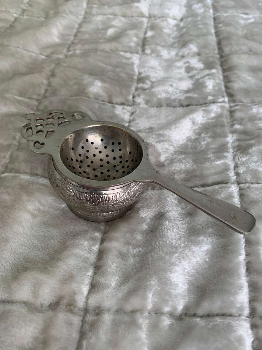 Tea Strainer with base
