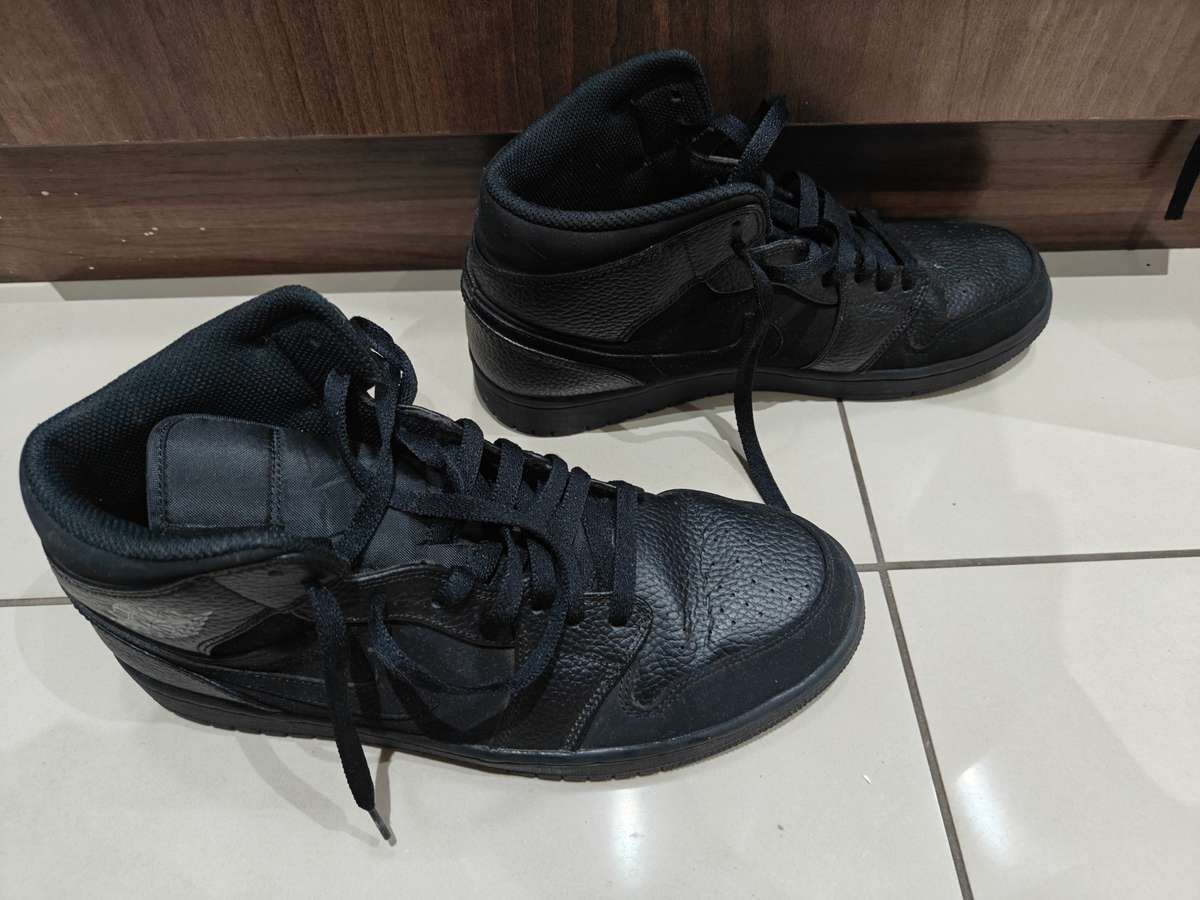 Air Jordan 1 Mid black