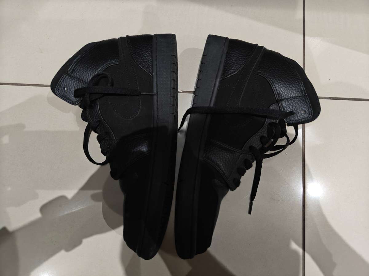 Air Jordan 1 Mid black