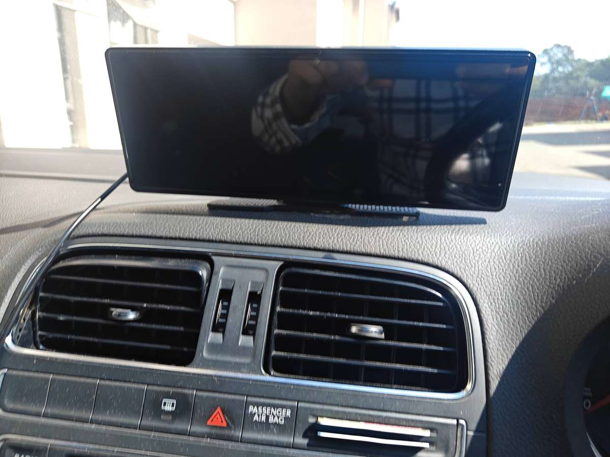 Wireless car play and Android Auto screen with reverse camera