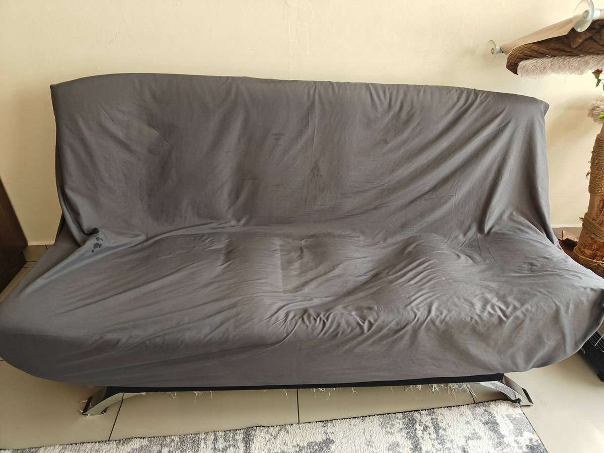 Sleeper couch second hand