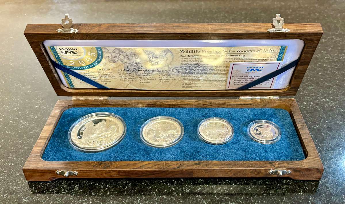 Stunning RSA 2005 Wild Dog Proof Silver Prestige Wildlife Series Set, in original Wooden display.