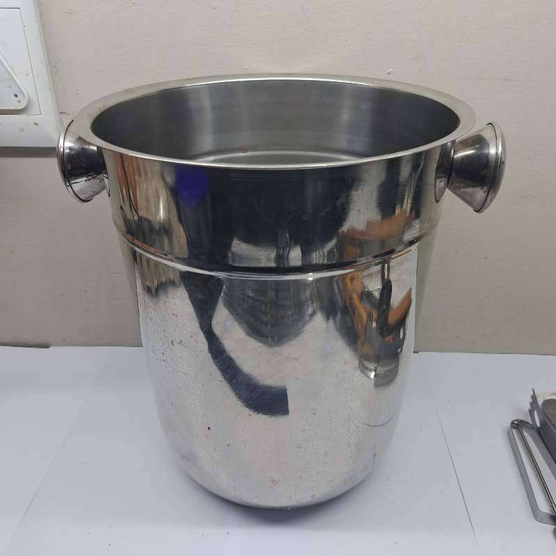 Ice bucket and kitchen utensils
