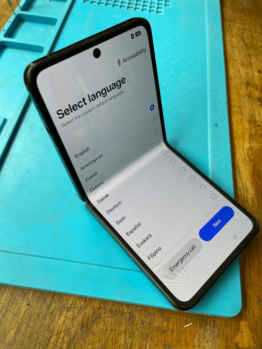 Flip phone Oppo Find N2 Flip