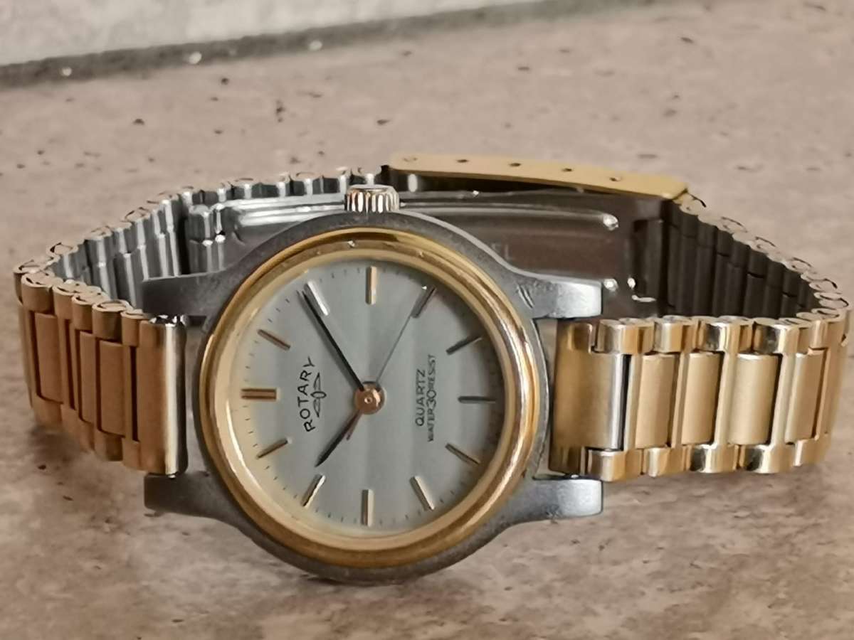 LADIES ELEGANT ROTARY SWISS MADE GOLD WATCH IN EXCELLENT WORKING CONDITION