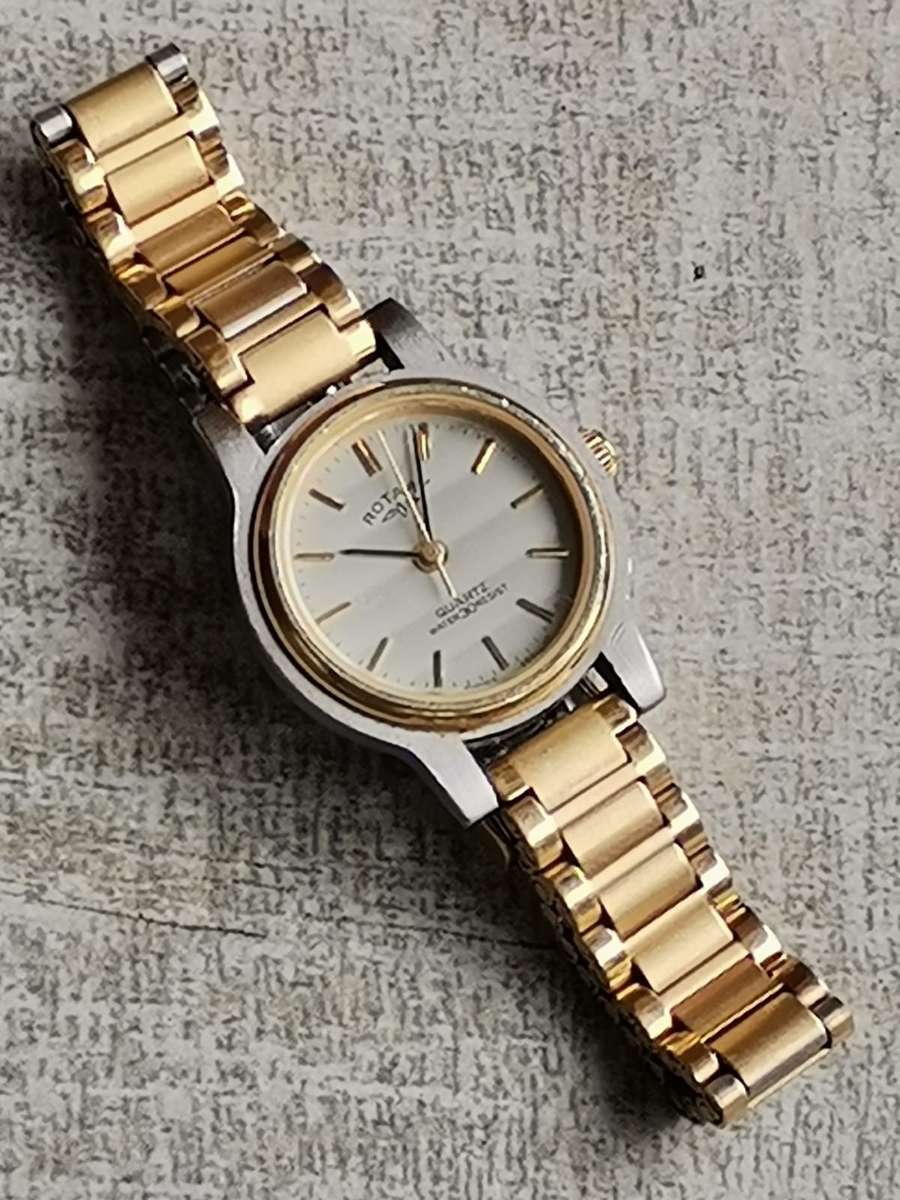 LADIES ELEGANT ROTARY SWISS MADE GOLD WATCH IN EXCELLENT WORKING CONDITION