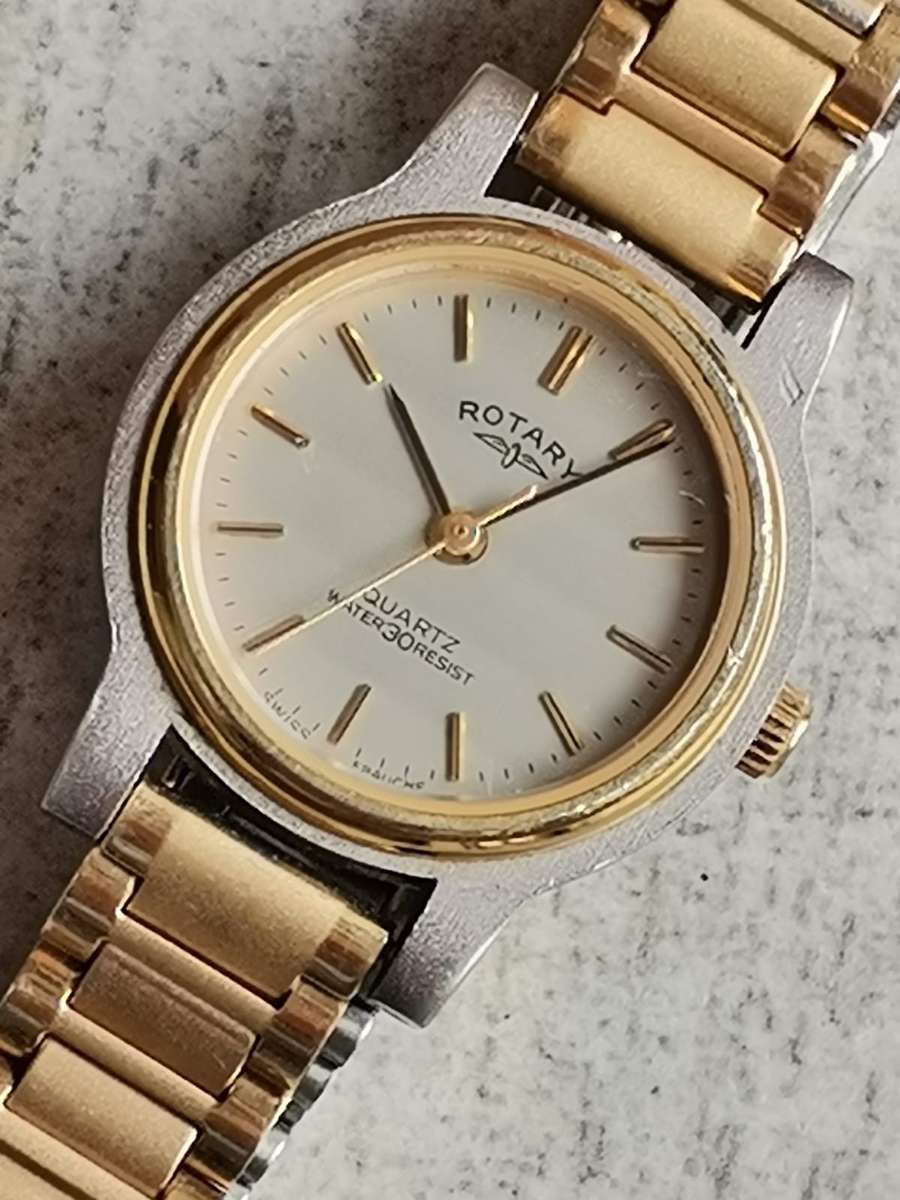 LADIES ELEGANT ROTARY SWISS MADE GOLD WATCH IN EXCELLENT WORKING CONDITION