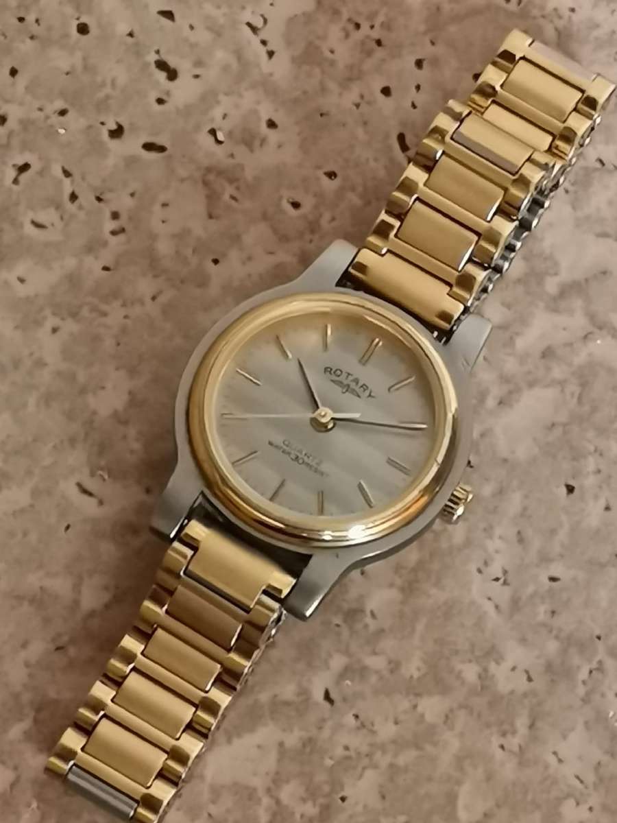 LADIES ELEGANT ROTARY SWISS MADE GOLD WATCH IN EXCELLENT WORKING CONDITION