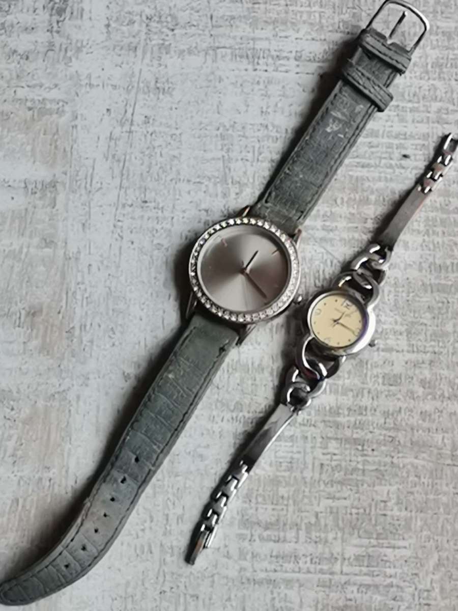 ELEGANT LADIES WATCH SET IN EXCELLENT WORKING CONDITION - BIDDING FOR BOTH WATCHES