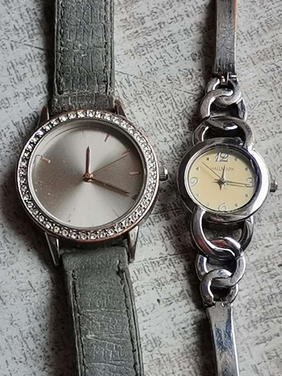 ELEGANT LADIES WATCH SET IN EXCELLENT WORKING CONDITION - BIDDING FOR BOTH WATCHES