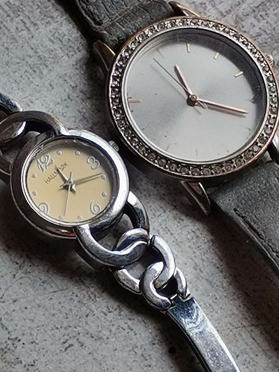 ELEGANT LADIES WATCH SET IN EXCELLENT WORKING CONDITION - BIDDING FOR BOTH WATCHES