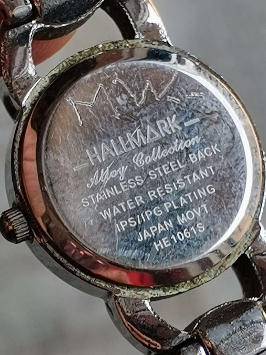 ELEGANT LADIES WATCH SET IN EXCELLENT WORKING CONDITION - BIDDING FOR BOTH WATCHES