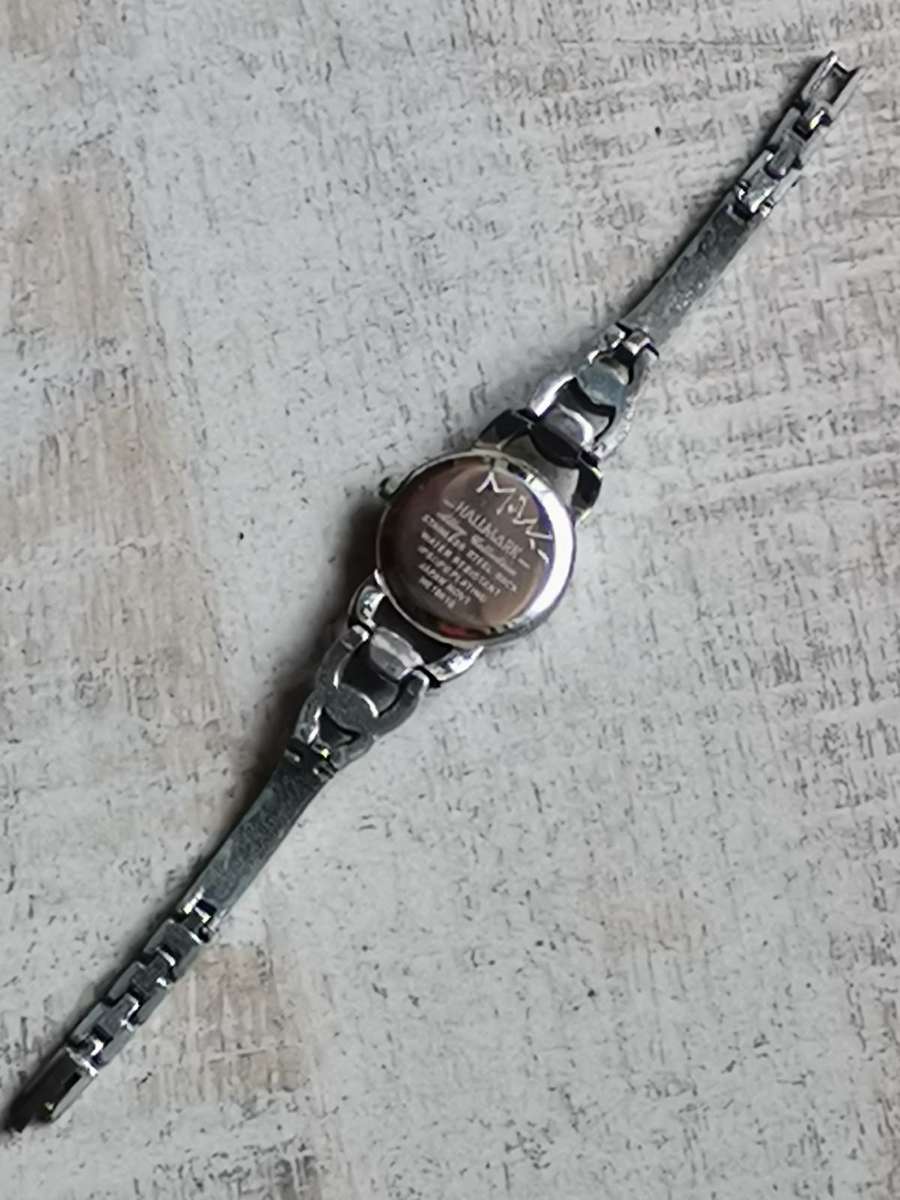 ELEGANT LADIES WATCH SET IN EXCELLENT WORKING CONDITION - BIDDING FOR BOTH WATCHES