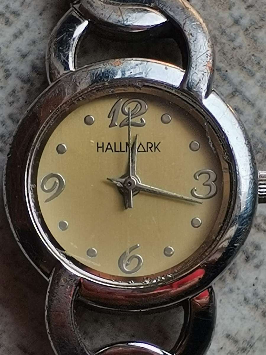 ELEGANT LADIES WATCH SET IN EXCELLENT WORKING CONDITION - BIDDING FOR BOTH WATCHES