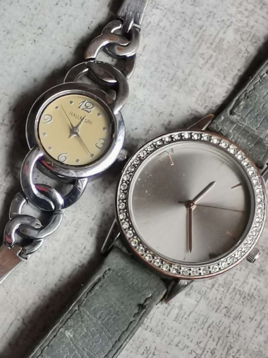 ELEGANT LADIES WATCH SET IN EXCELLENT WORKING CONDITION - BIDDING FOR BOTH WATCHES