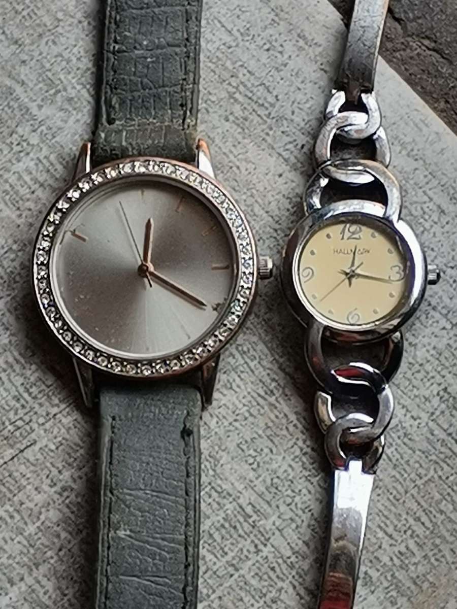ELEGANT LADIES WATCH SET IN EXCELLENT WORKING CONDITION - BIDDING FOR BOTH WATCHES
