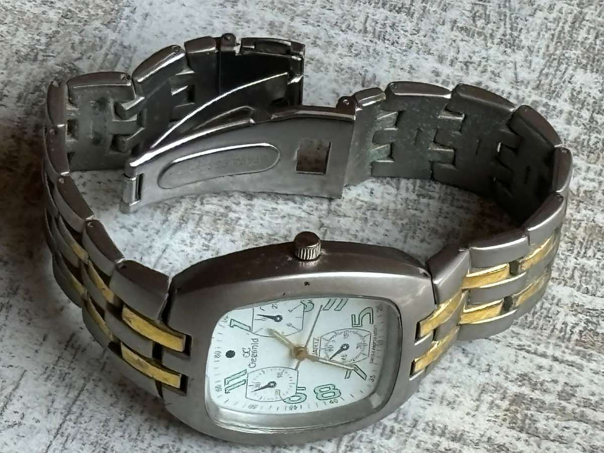 MENS OCEANIC STAINLESS STEEL WATCH IN EXCELLENT WORKING CONDITION