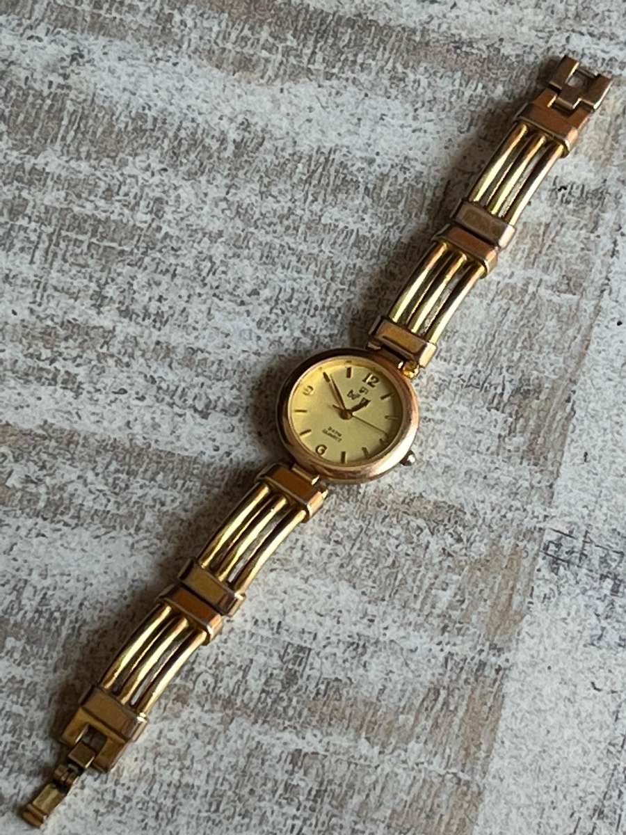 LADIES STUNNING BUREN GOLD PLATED WATCH IN EXCELLENT WORKING CONDITION