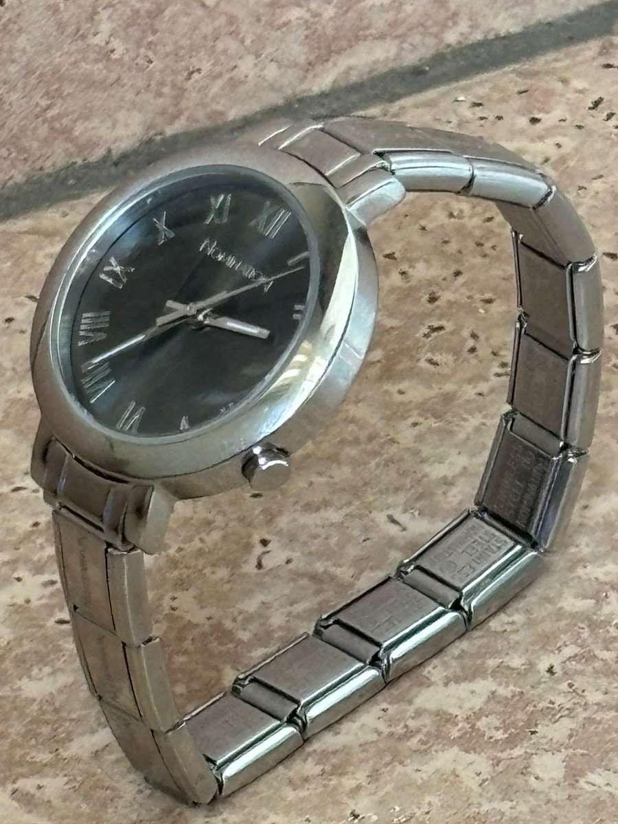 LADIES NOMINATION WATCH IN EXCELLENT WORKING CONDITION