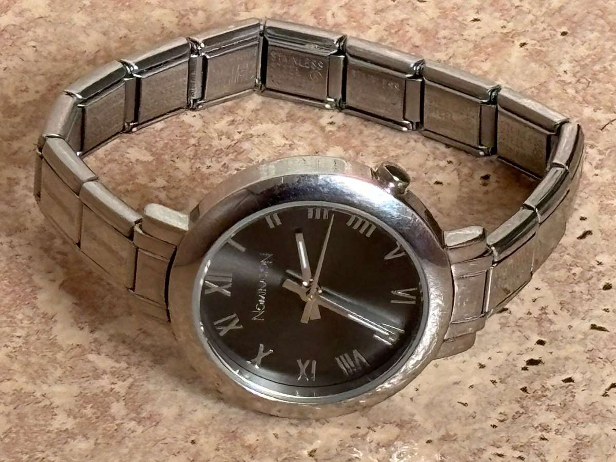 LADIES NOMINATION WATCH IN EXCELLENT WORKING CONDITION