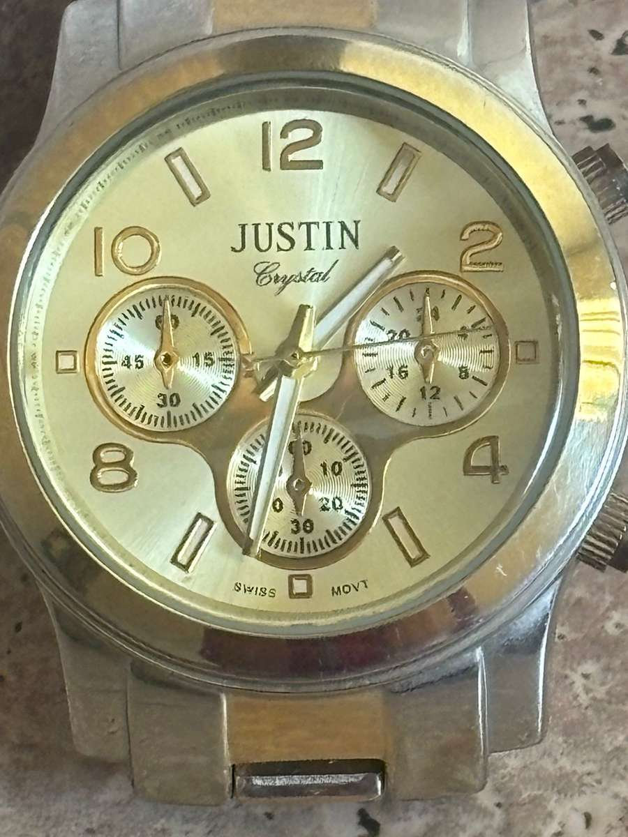 LADIES JUSTIN WATCH WITH BIG FACE IN EXCELLENT WORKING CONDITION