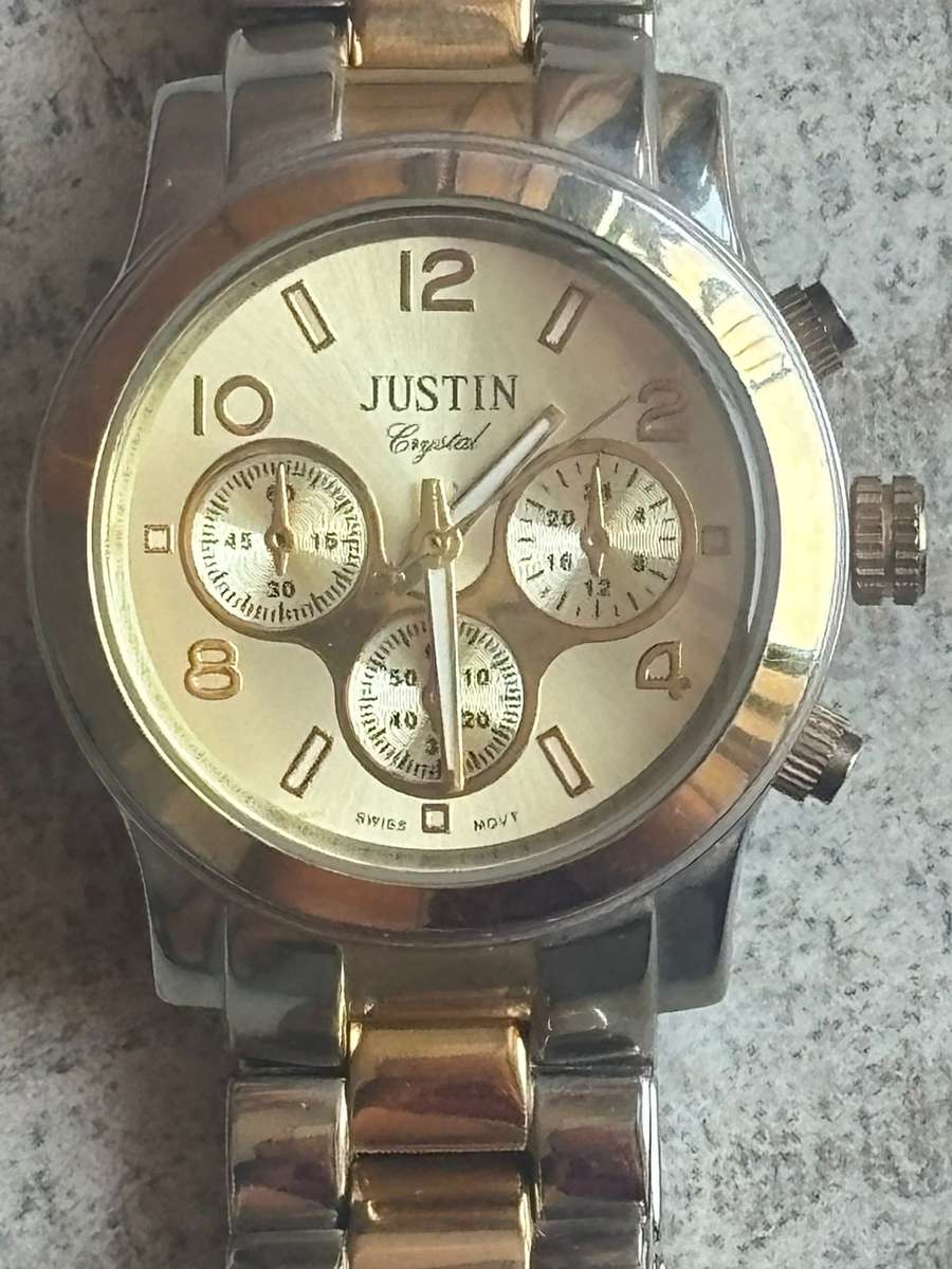 LADIES JUSTIN WATCH WITH BIG FACE IN EXCELLENT WORKING CONDITION