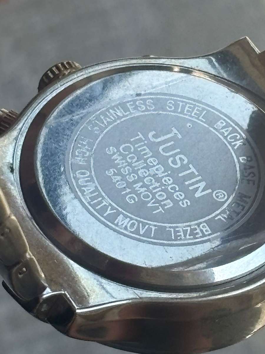 LADIES JUSTIN WATCH WITH BIG FACE IN EXCELLENT WORKING CONDITION