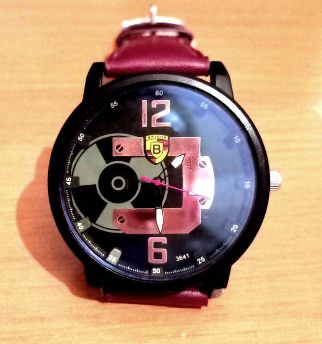 MENS BULKY BAISHA FASHION WATCH IN EXCELLENT WORKING CONDITION