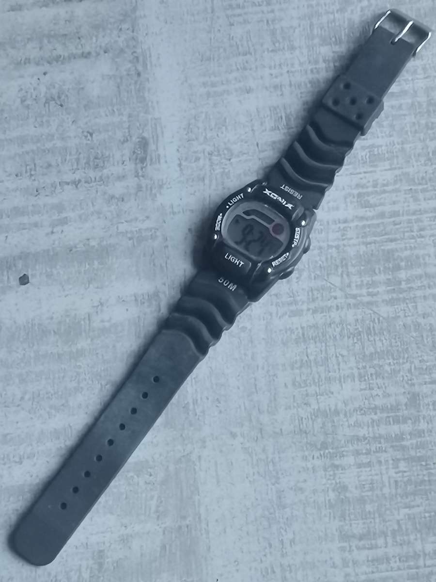 XONIX MENS DIGITAL SPORTS WATCH IN EXCELLENT WORKING CONDITION