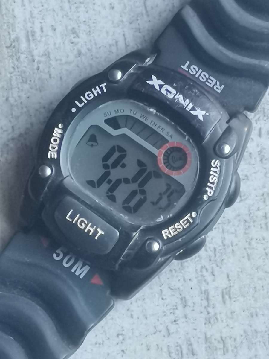 XONIX MENS DIGITAL SPORTS WATCH IN EXCELLENT WORKING CONDITION