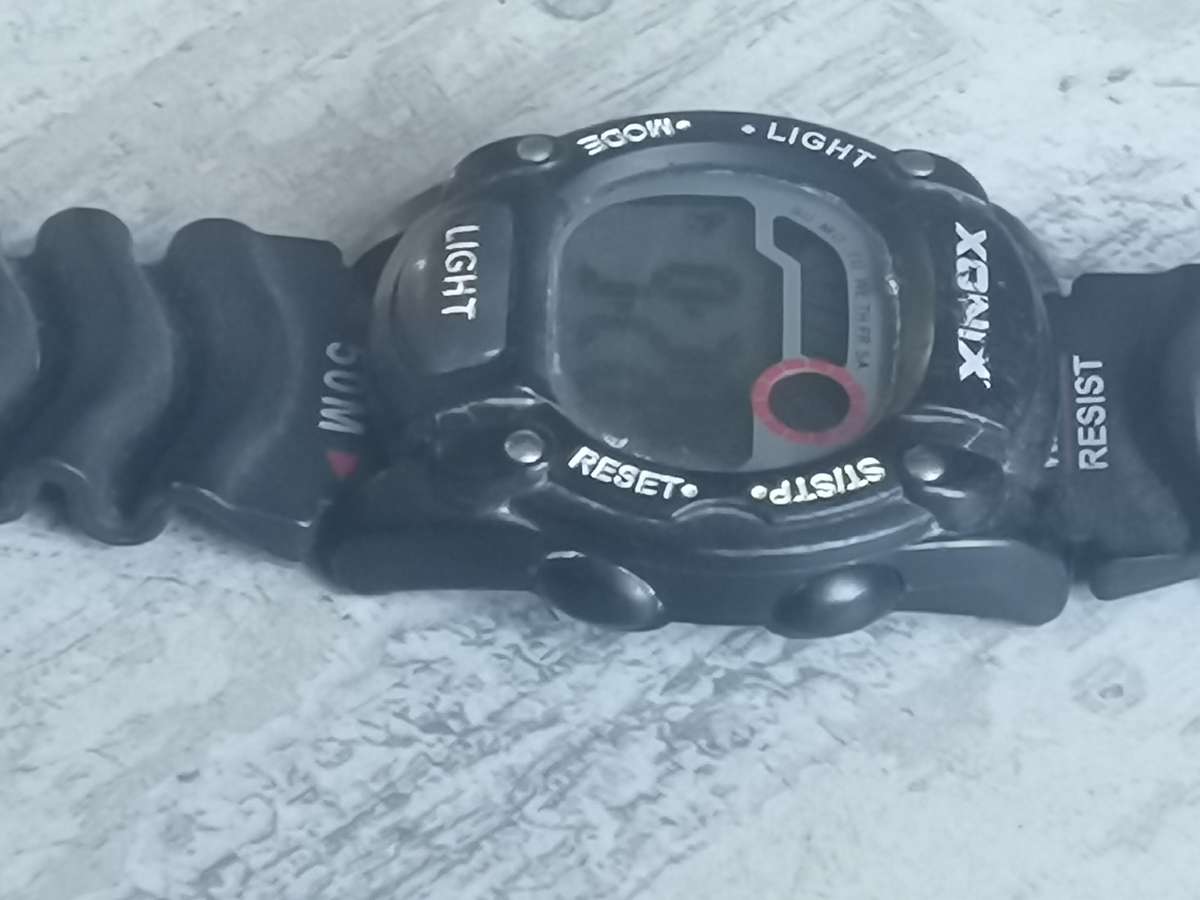 XONIX MENS DIGITAL SPORTS WATCH IN EXCELLENT WORKING CONDITION