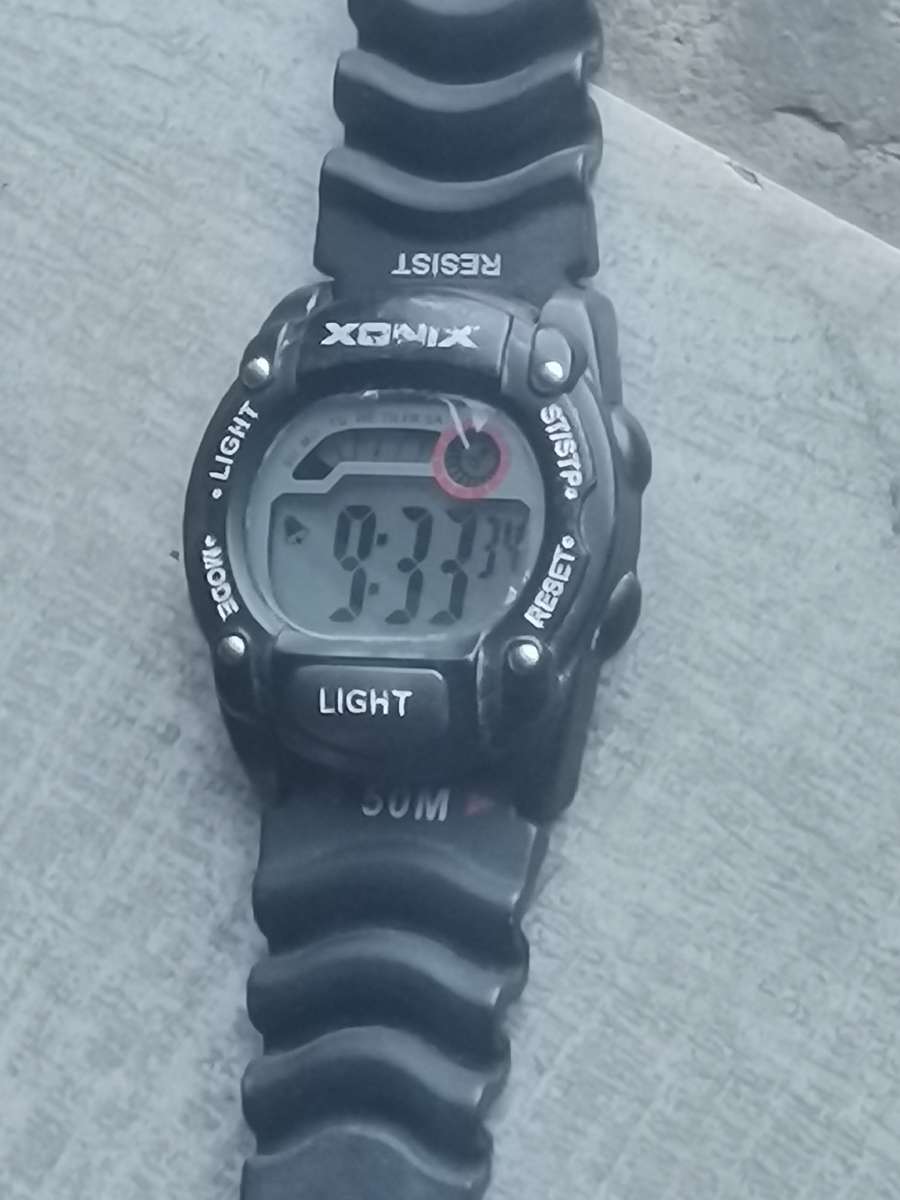 XONIX MENS DIGITAL SPORTS WATCH IN EXCELLENT WORKING CONDITION