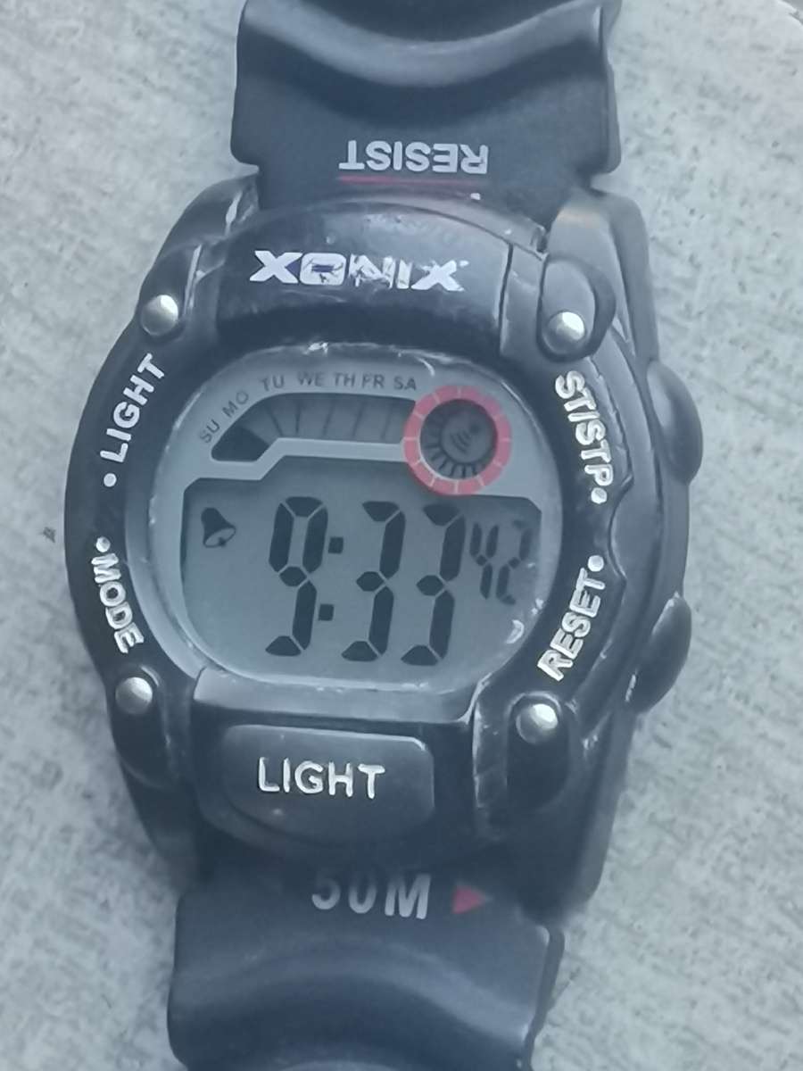 XONIX MENS DIGITAL SPORTS WATCH IN EXCELLENT WORKING CONDITION