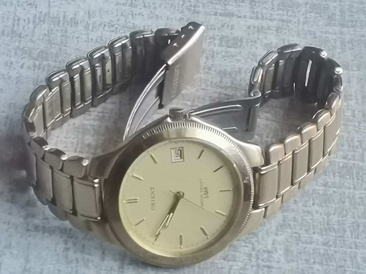 VINTAGE MENS ORIENT GOLD PLATED QUARTZ WATCH IN EXCELLENT WORKING CONDITION