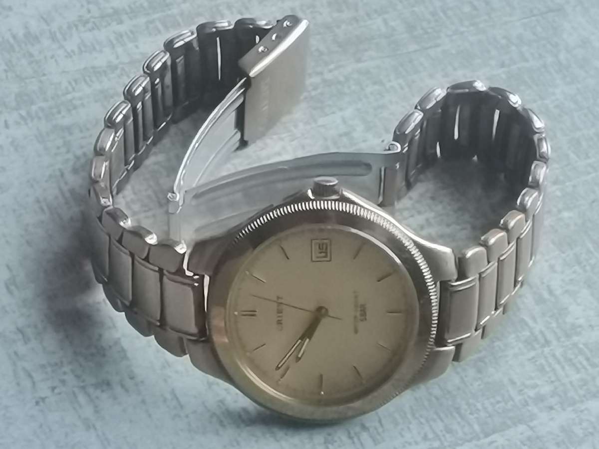 VINTAGE MENS ORIENT GOLD PLATED QUARTZ WATCH IN EXCELLENT WORKING CONDITION