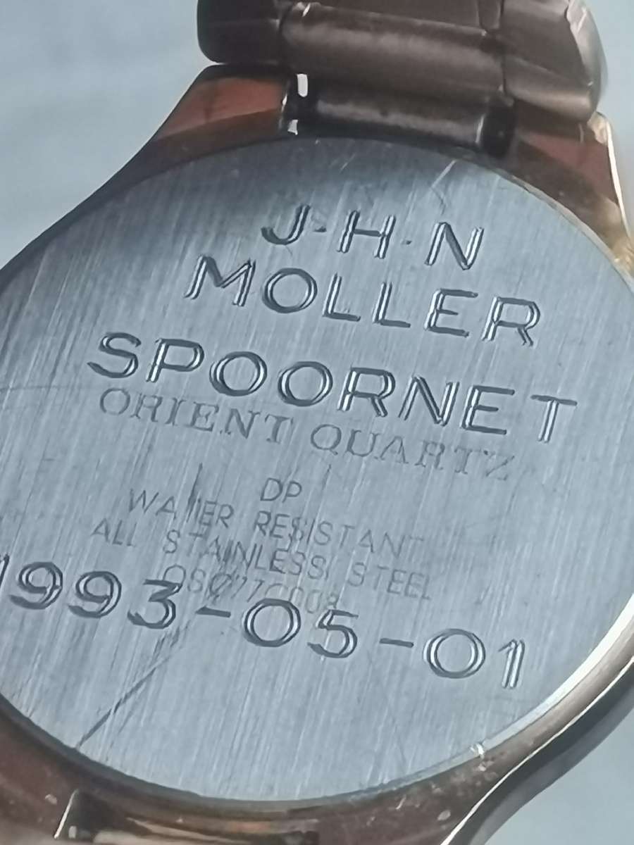 VINTAGE MENS ORIENT GOLD PLATED QUARTZ WATCH IN EXCELLENT WORKING CONDITION