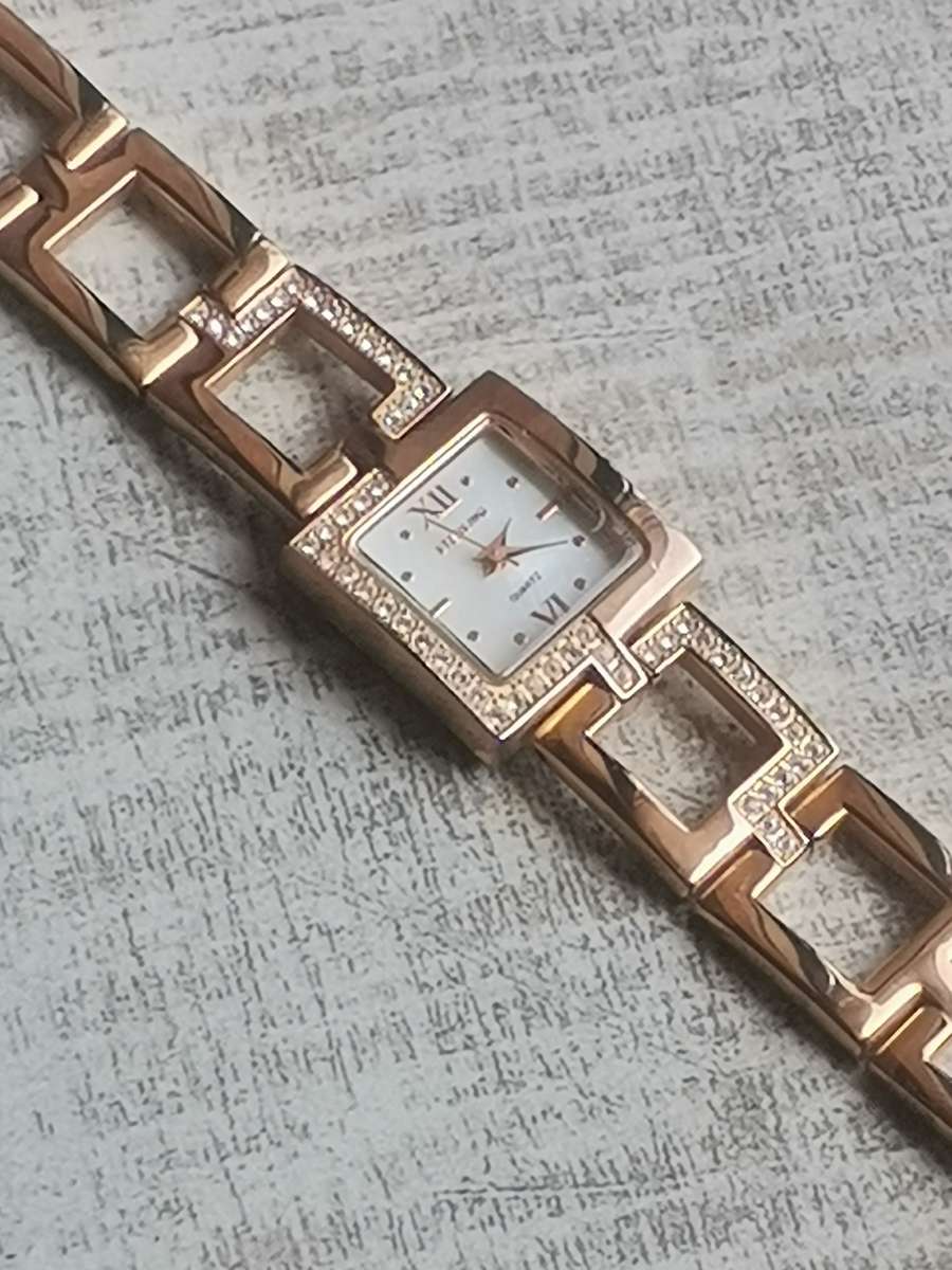 STUNNING LADIES STERLING GOLD PLATED WATCH IN EXCELLENT WORKING CONDITION