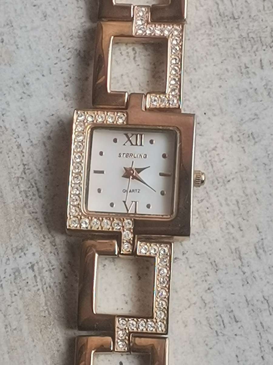 STUNNING LADIES STERLING GOLD PLATED WATCH IN EXCELLENT WORKING CONDITION