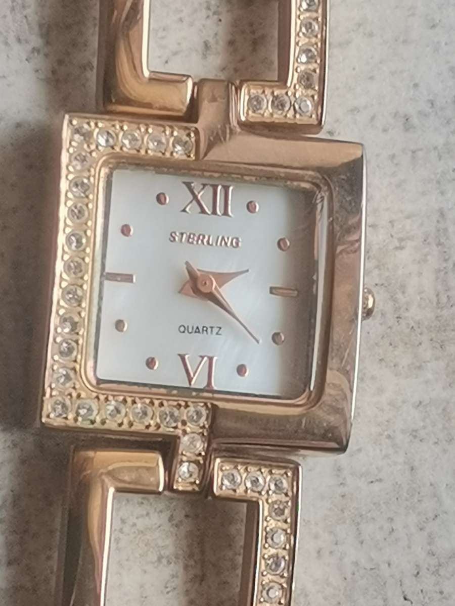 STUNNING LADIES STERLING GOLD PLATED WATCH IN EXCELLENT WORKING CONDITION